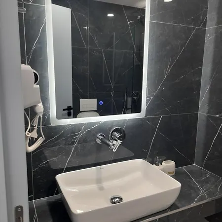 Anxhelos Hotel 3*